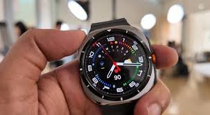 Top 5 Features That Make the Samsung Galaxy Watch Ultra a Must-Have 4. Galaxy Watch Ultra 1