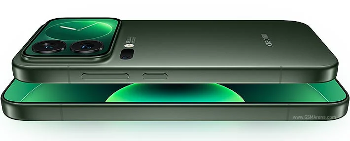 Xiaomi 18 Pro live photos emerge, showing rear cameras now level with the secondary display xiaomi 17 pro 5
